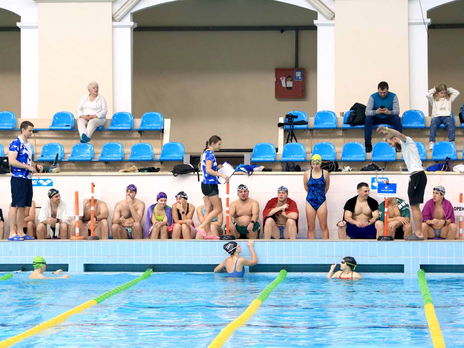Group swimming lessons for adults (12 lessons)